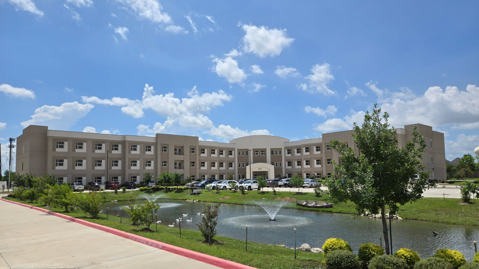 鄭女士接受德州中文台專訪　幫助老人在萬變中尋找安穩的萬年生活